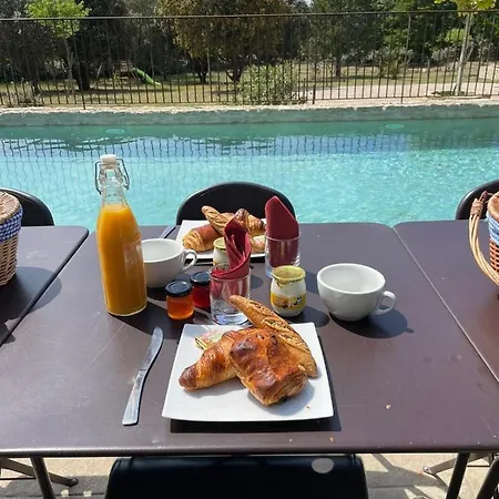 Dependance Cosy Avec Petit Dejeuner Entre Gordes Et L'isle Sur La Sorgue Couette-café